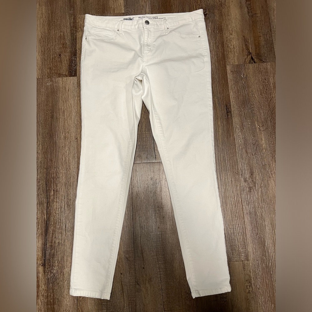 Mossimo Denim
Mid-Rise Denim Legging
Size 12